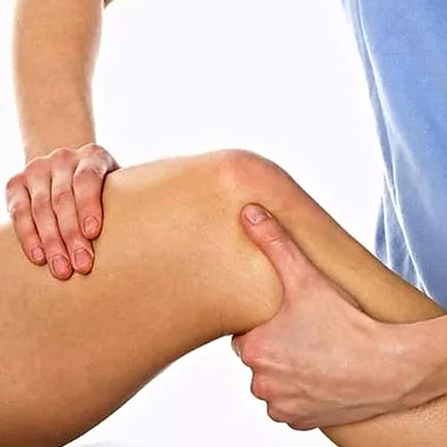 Manual Osteopath treating knee pain